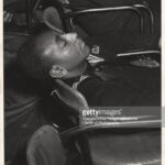 Un marinero descansa en el Savoy Ballroom 1945