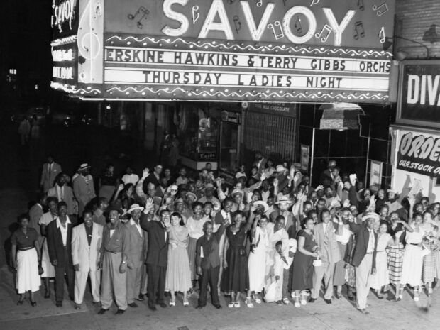 1952 Crowd Outside the Savoy in Harlem 1952 Getty Images 514880892 Bettmann